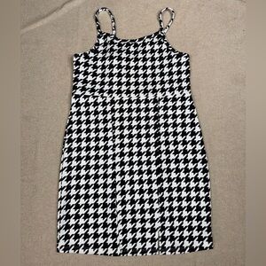 Between Girls Dress Size 12 Black White Houndstooth Sleeveless Shift Short